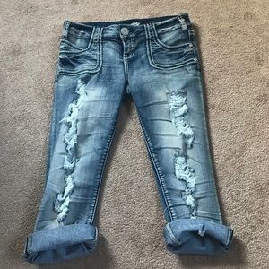 Stretchy cropped jeans with rips